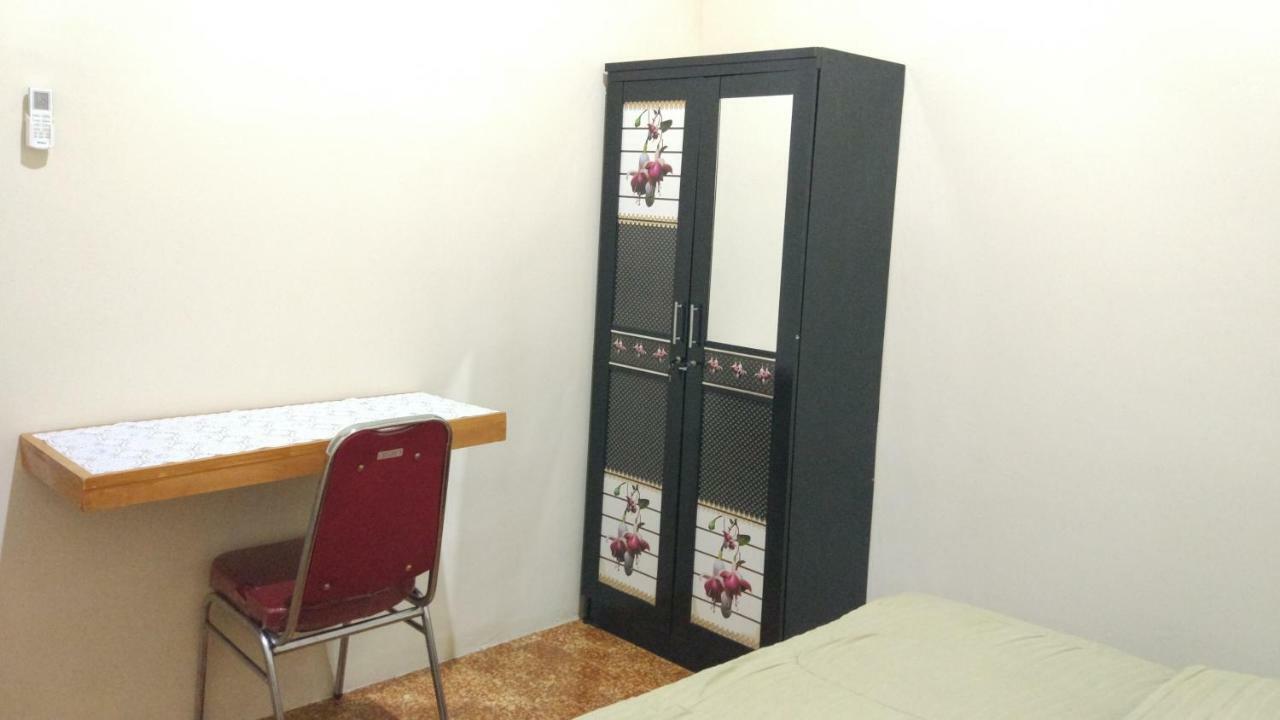 Reddoorz Syariah @ Sakinah Guesthouse Sragen Exterior foto