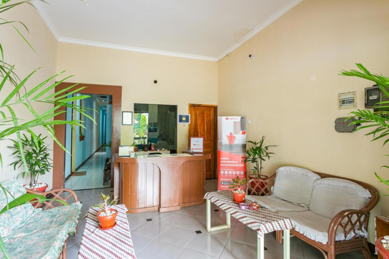 Reddoorz Syariah @ Sakinah Guesthouse Sragen Exterior foto