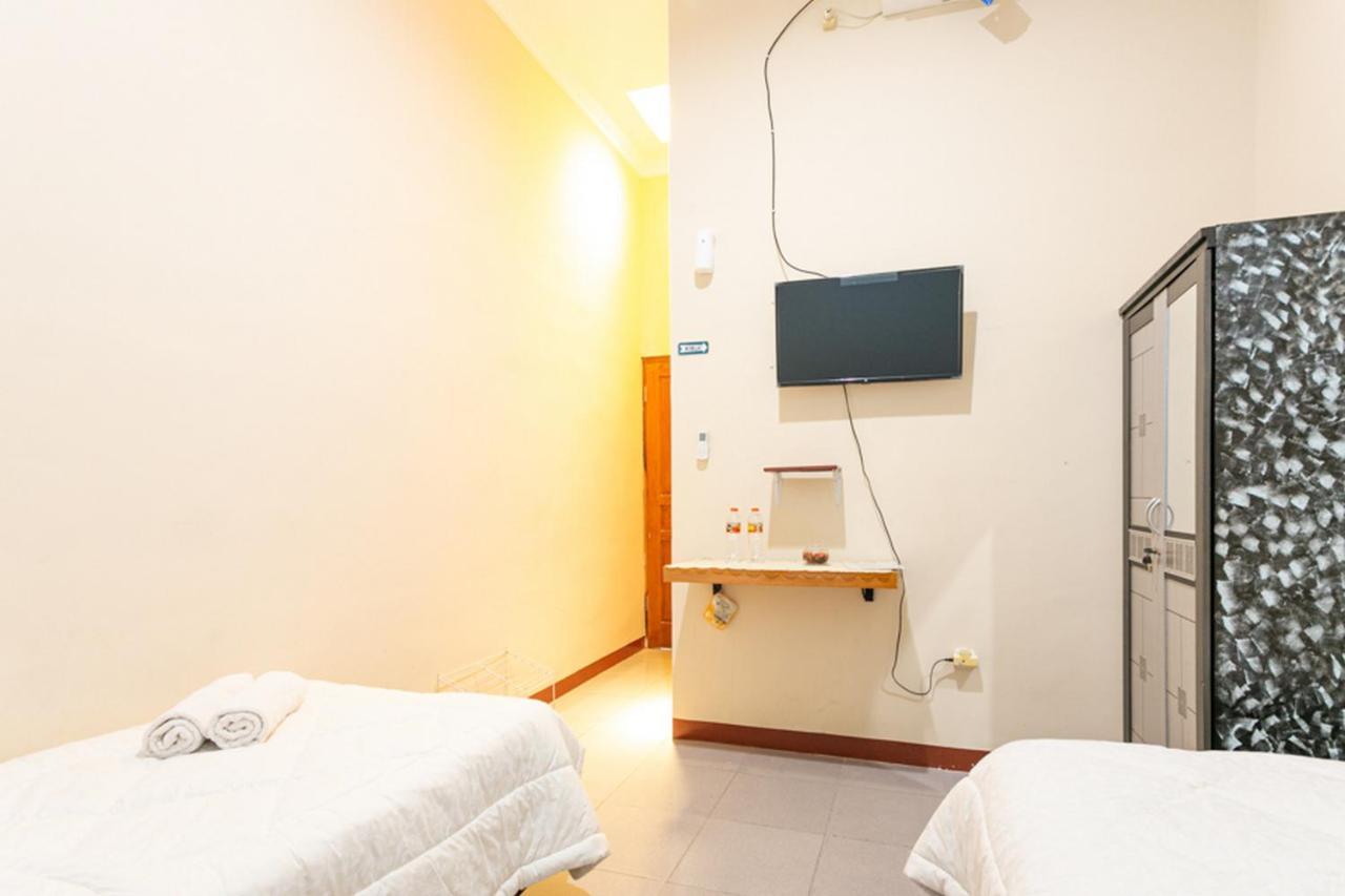 Reddoorz Syariah @ Sakinah Guesthouse Sragen Exterior foto