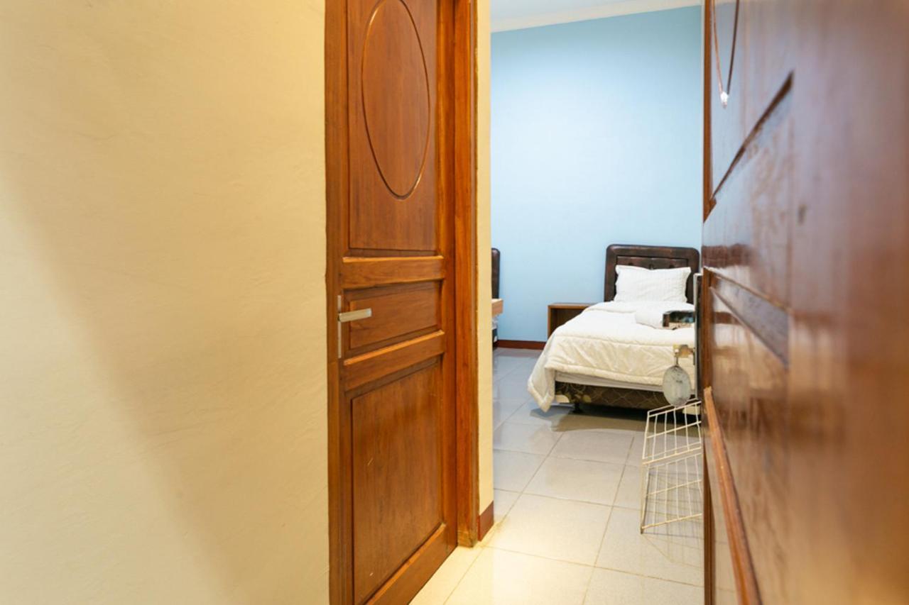 Reddoorz Syariah @ Sakinah Guesthouse Sragen Exterior foto