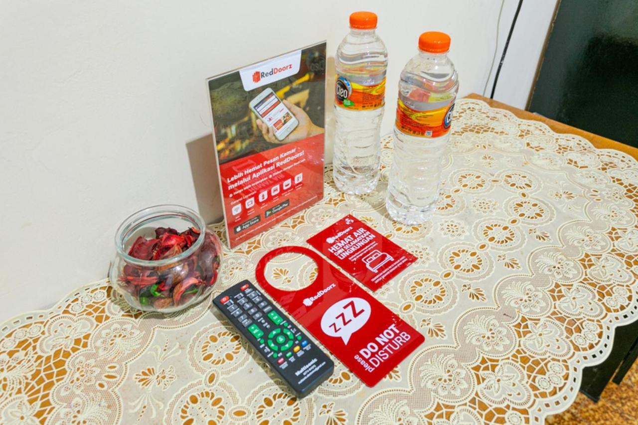 Reddoorz Syariah @ Sakinah Guesthouse Sragen Exterior foto
